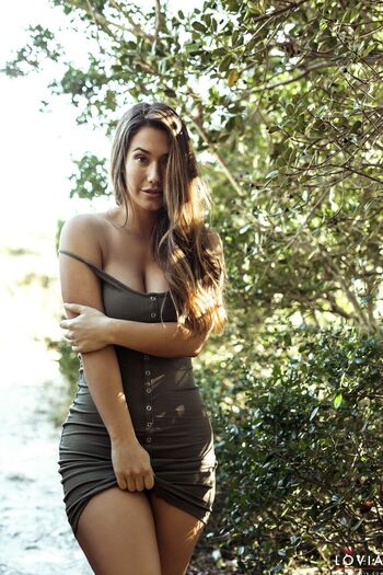 Eva Lovia