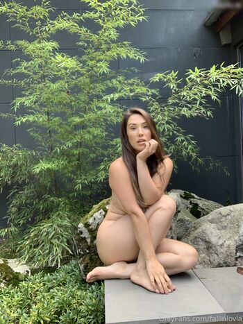 Eva Lovia