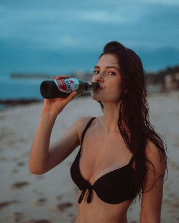 Eve Dumon