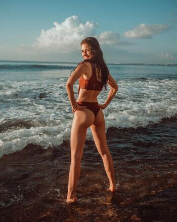 Eve Dumon
