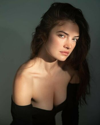 Eve Dumon