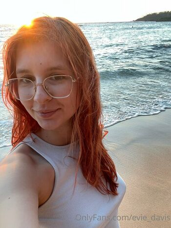 evie_davis