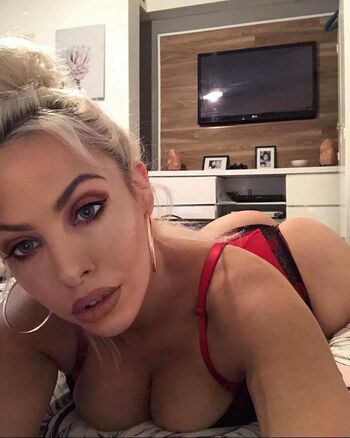 Evie Leana