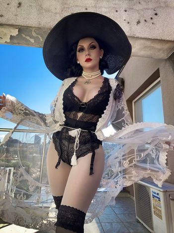 Ezy Summers Cosplay