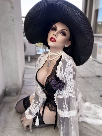 Ezy Summers Cosplay