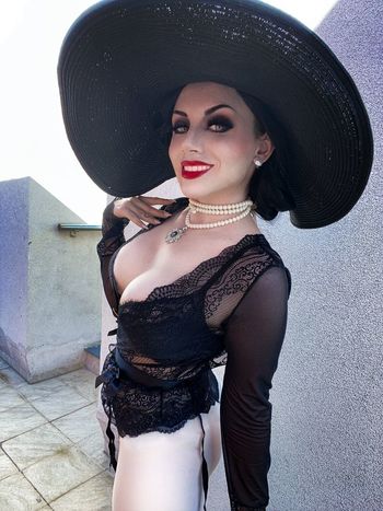 Ezy Summers Cosplay