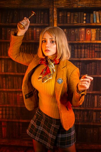 Ezy Summers Cosplay