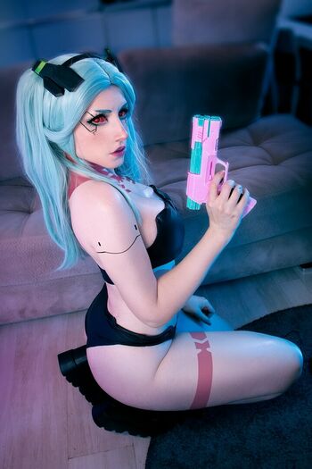 Ezy Summers Cosplay