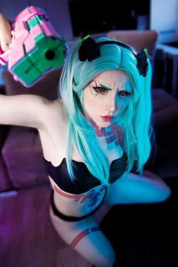 Ezy Summers Cosplay