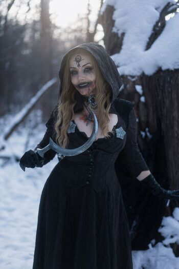 Ezy Summers Cosplay