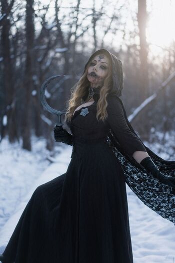 Ezy Summers Cosplay