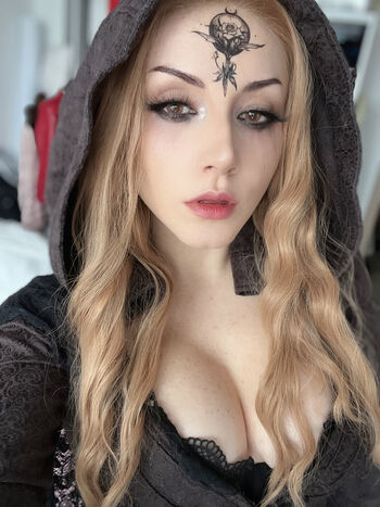 Ezy Summers Cosplay