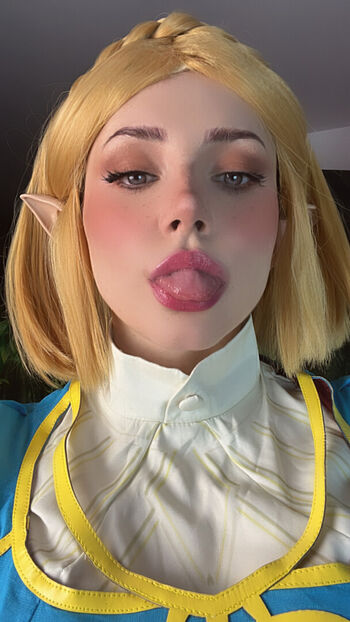 Ezy Summers Cosplay