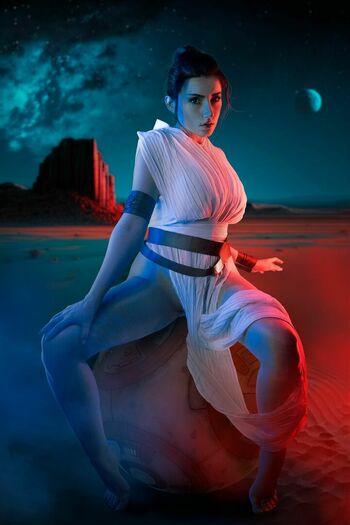 EzySummers Cosplay