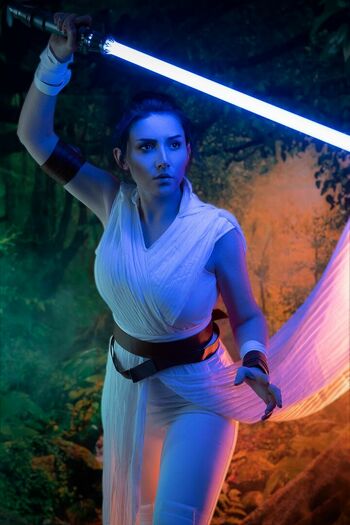 EzySummers Cosplay