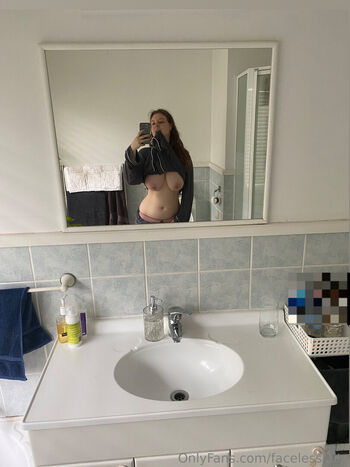 faceless_tits