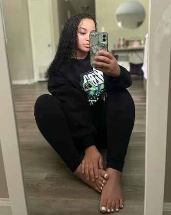 Feetbyfalliie