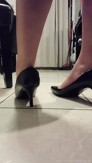 feetstacystay