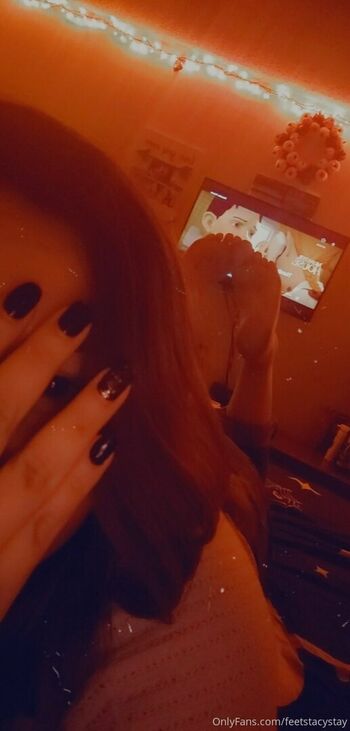feetstacystay