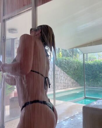Flávia Alessandra