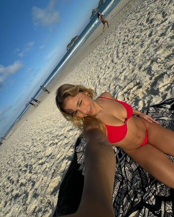 Flávia Saraiva