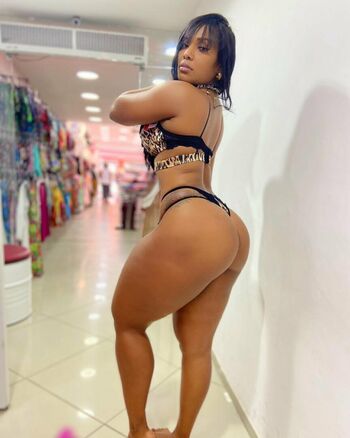 Flora Machado