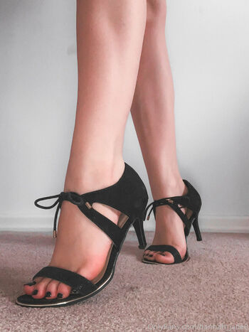 footgirlgonebad_