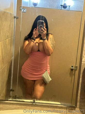 freakycouple21