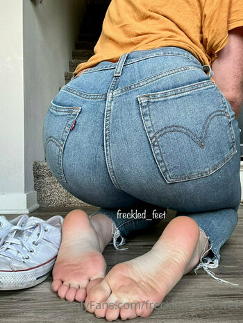 freckled_feet_free