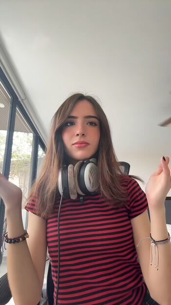 Gabriela Bee