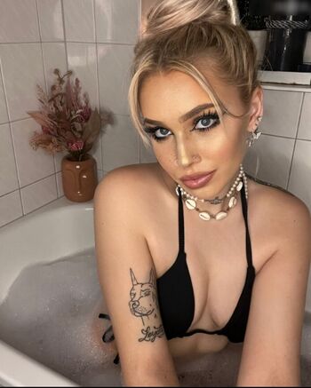 gamergirl_oakley