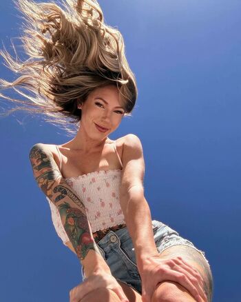 Giantess Jordie