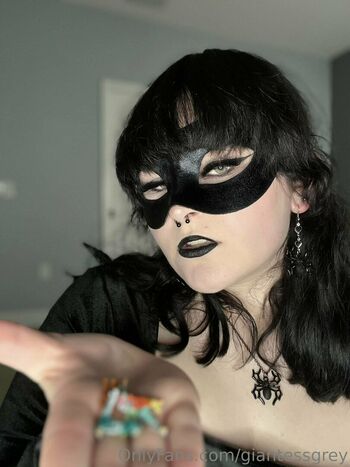 giantessgrey