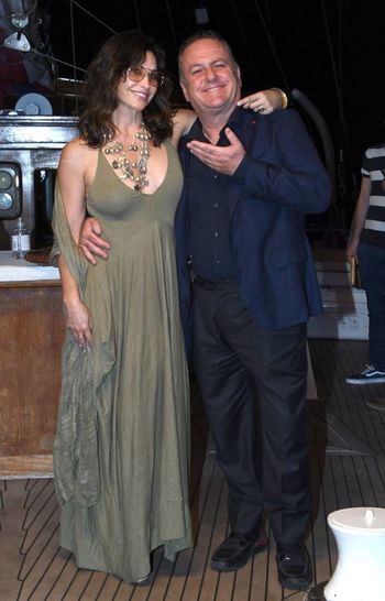 Gina Gershon