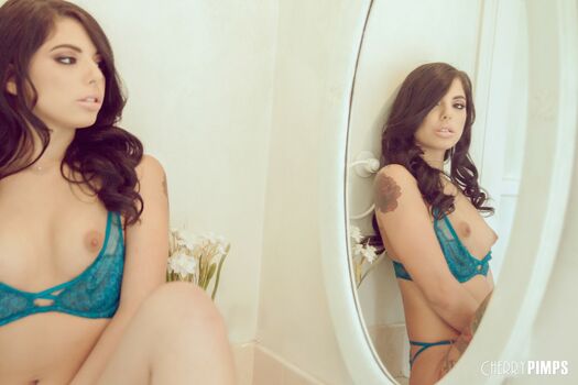 Gina Valentina