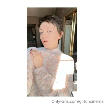 Girl On Cinema