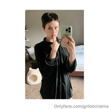 Girl On Cinema