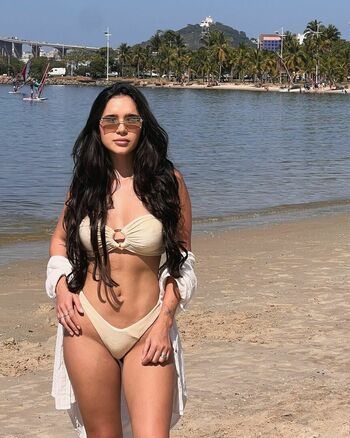 Gizelly Bicalho