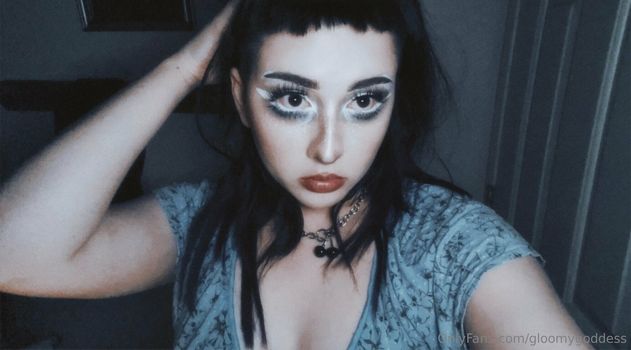 gloomygoddess