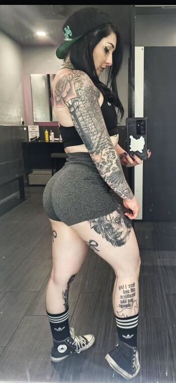 Goth Muscle Mommy