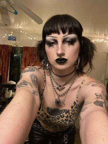 gothbimboxxx