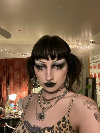 gothbimboxxx