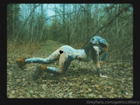 gothicclilfairy