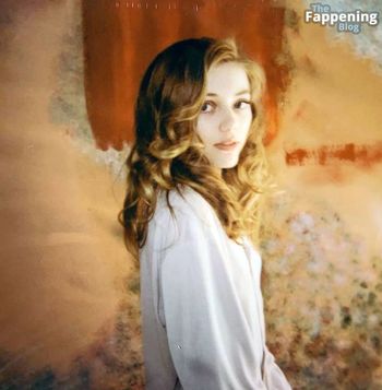 Grace Van Dien