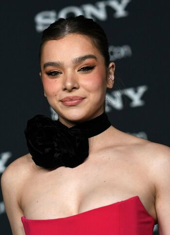 Hailee Steinfeld