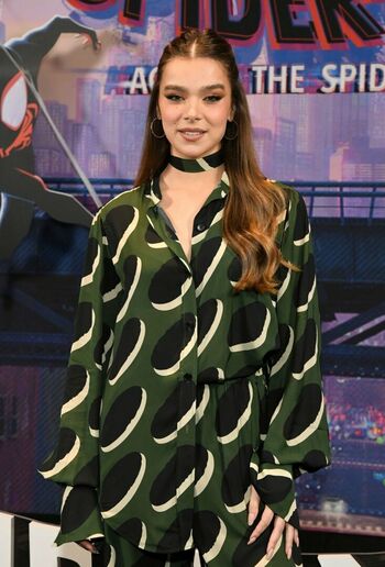 Hailee Steinfeld
