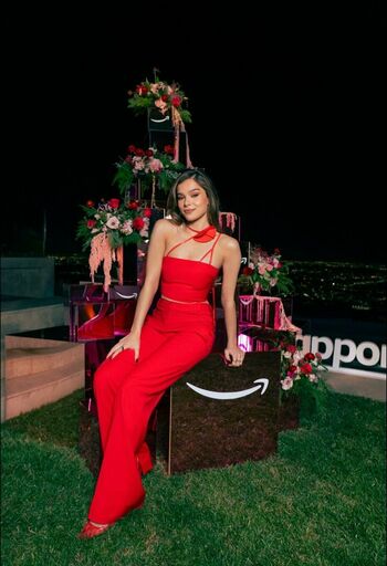 Hailee Steinfeld