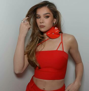 Hailee Steinfeld