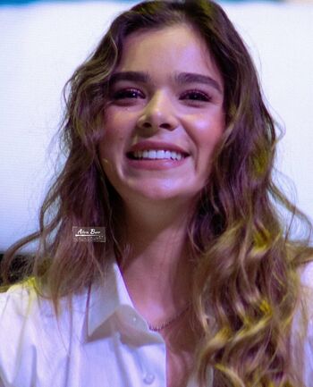 Hailee Steinfeld