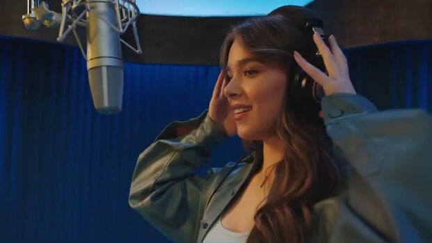 Hailee Steinfeld